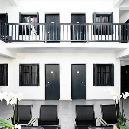 Atlas מלון דירות 4*