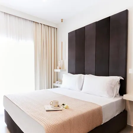 Atlas מלון דירות 4*